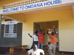 Omoana House, Centre d'accueil, Parrainage